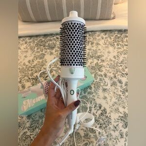 Mane “It’s Giving Body” Jumbo Hot Round Brush (60mm)